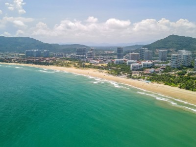 广州万宁旅游：海滩与热带雨林，魅力对比